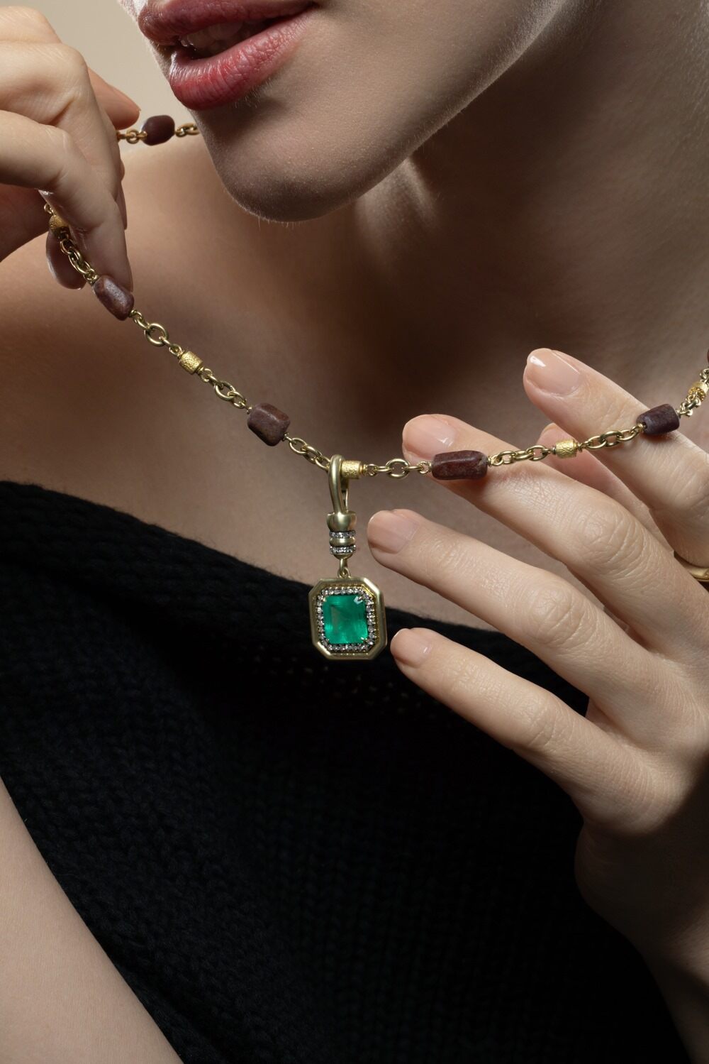 Colombian Emerald Neo Clasp Pendant-YELLOW GOLD-JEWELRYFINE JEWELPENDANT-SYLVA & CIE