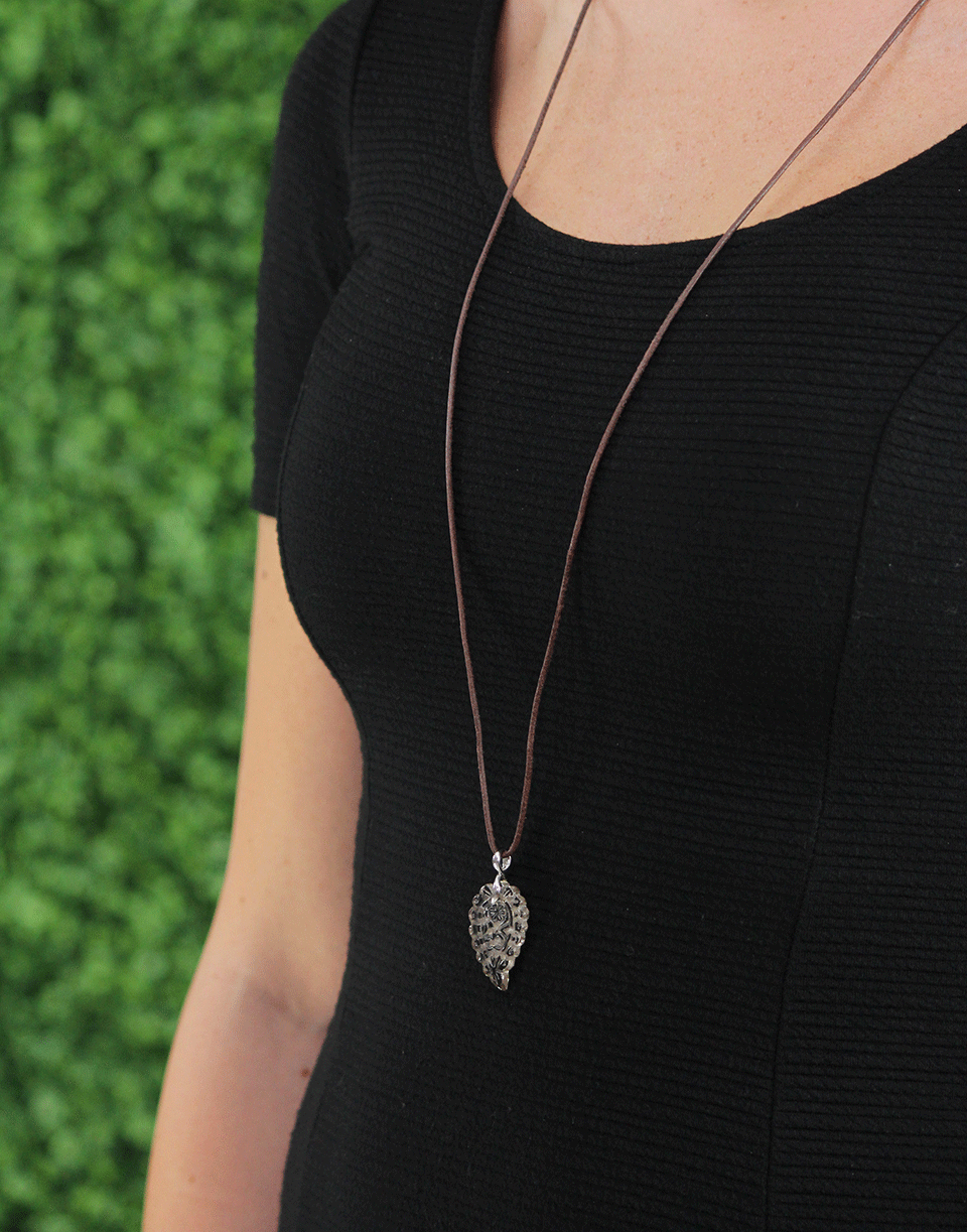 TAMARA COMOLLI-Small Smoky Quartz Carved India Pendant-WHITE GOLD