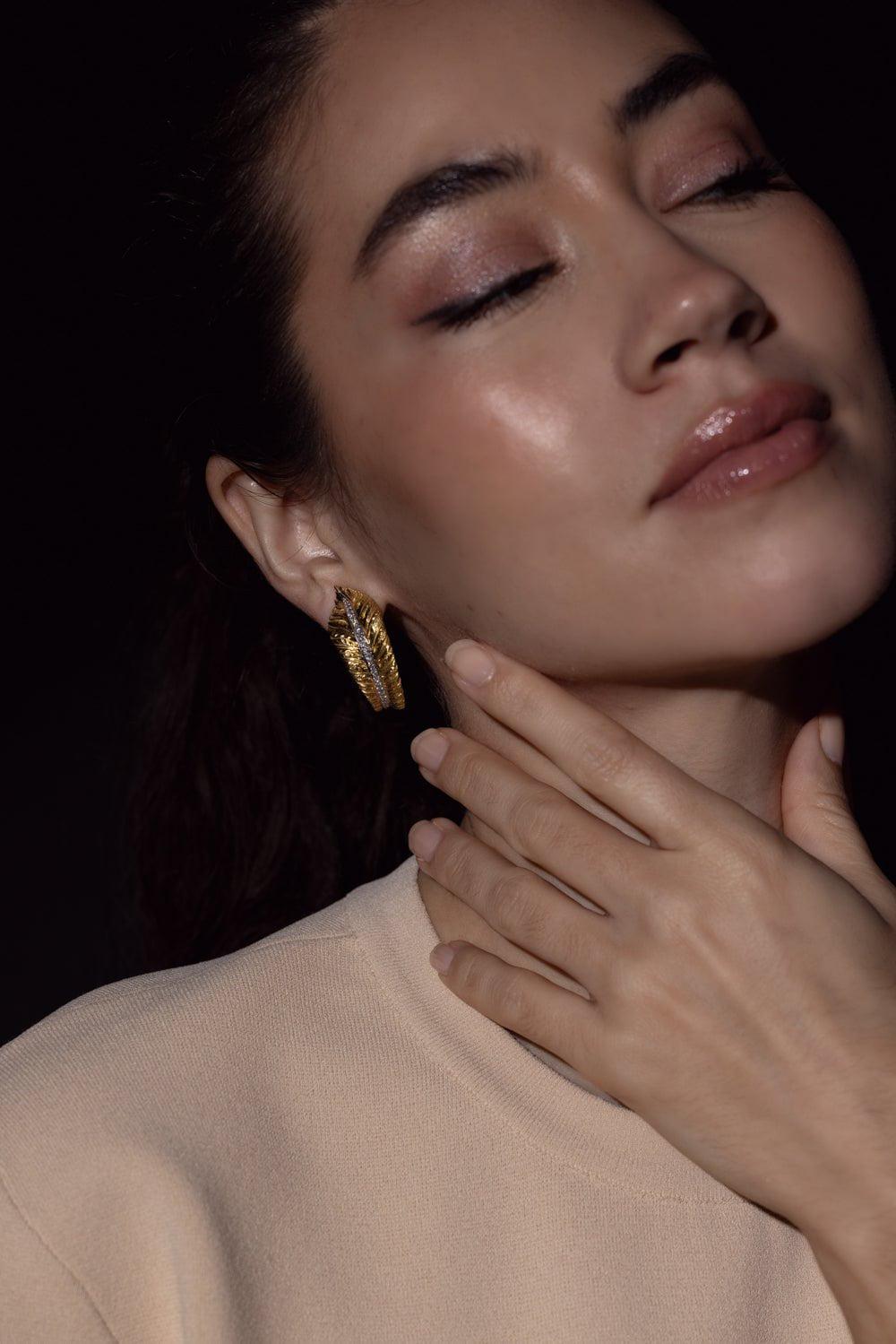 VERDURA-Feather Hoop Earrings-YELLOW GOLD