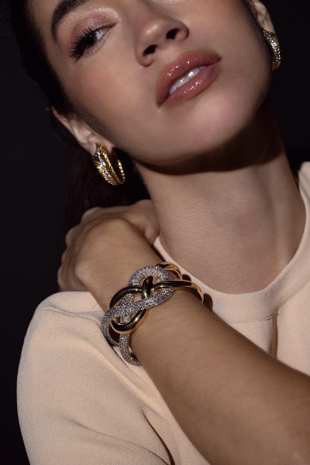 VERDURA-Feather Hoop Earrings-YELLOW GOLD