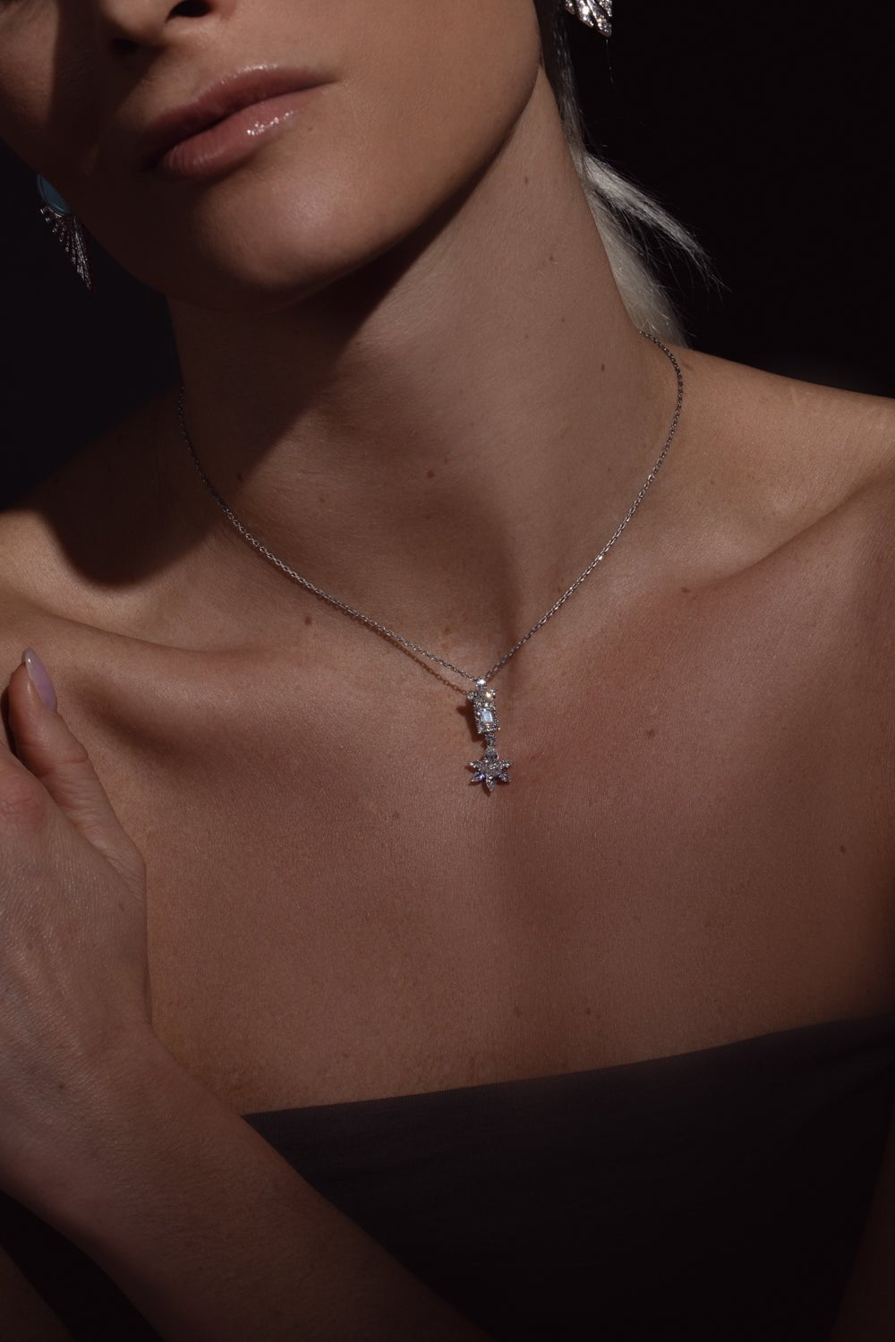 YEPREM JEWELLERY-Y-Not Flower Drop Pendant Necklace-WHITE GOLD