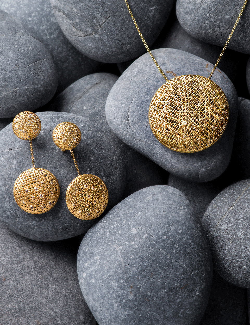 YOSSI HARARI-Large Round Lace Pendant Necklace-YELLOW GOLD